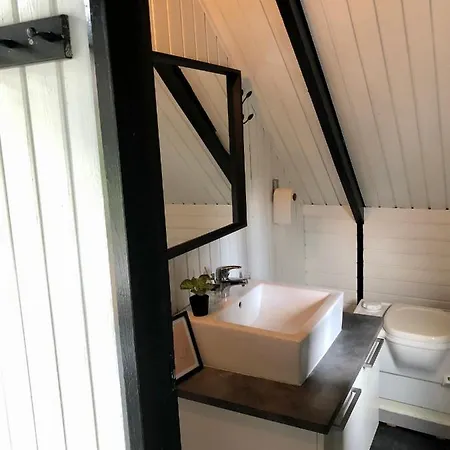 度假居 Primitive & Amazing Place, Surrounded By Nature For 2 Adults And 2 Kids 兰德斯