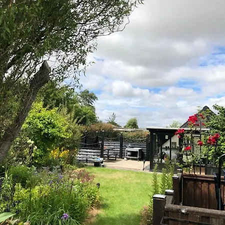 Primitive & Amazing Place, Surrounded By Nature For 2 Adults And 2 Kids 度假居