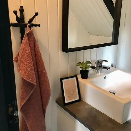 Primitive & Amazing Place, Surrounded By Nature For 2 Adults And 2 Kids 度假居 兰德斯
