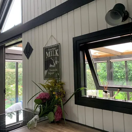 Primitive & Amazing Place, Surrounded By Nature For 2 Adults And 2 Kids 兰德斯
